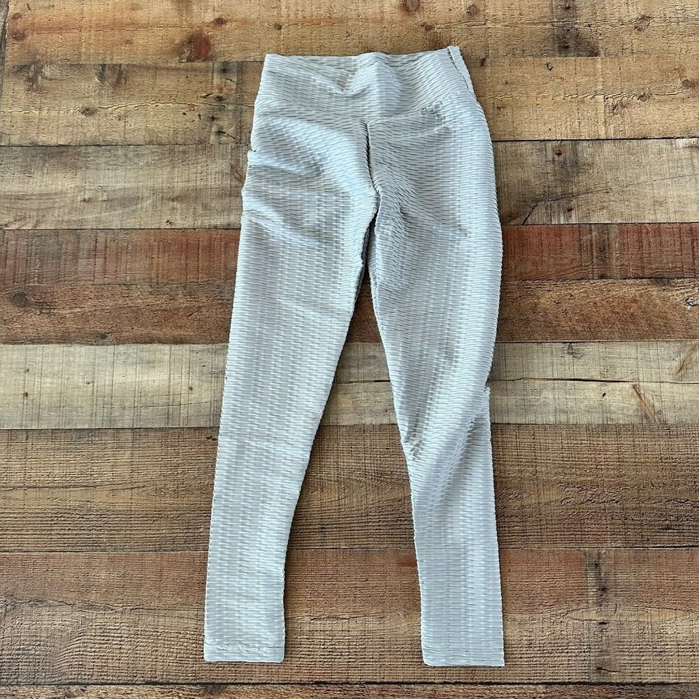 Boutique Tik Tok Scrunch Butt Textured Leggings in Gray -M